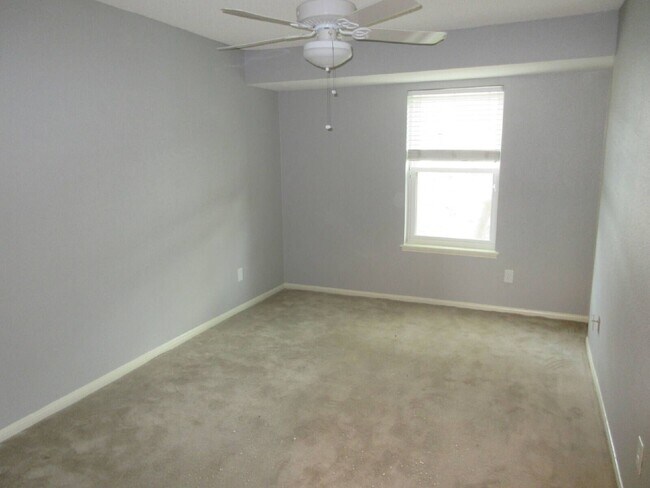 Foto del edificio - 14551 Misty Meadow Ln