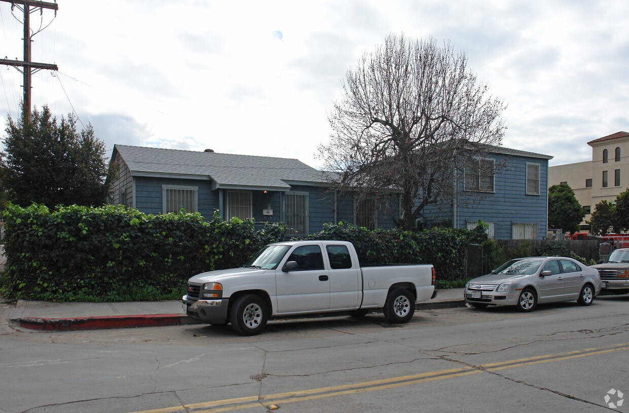 Building Photo - 933-955 Beardsley St