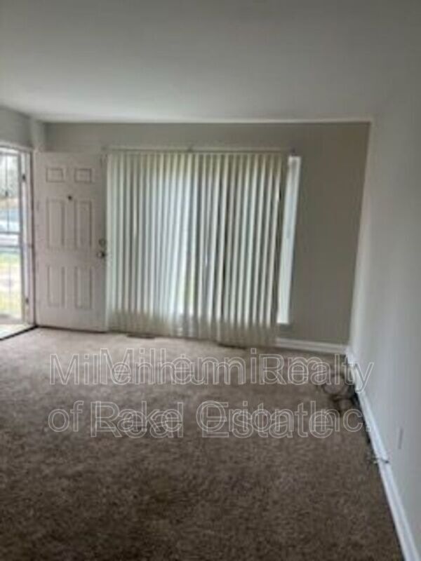 Foto del edificio - 13001 Albany St