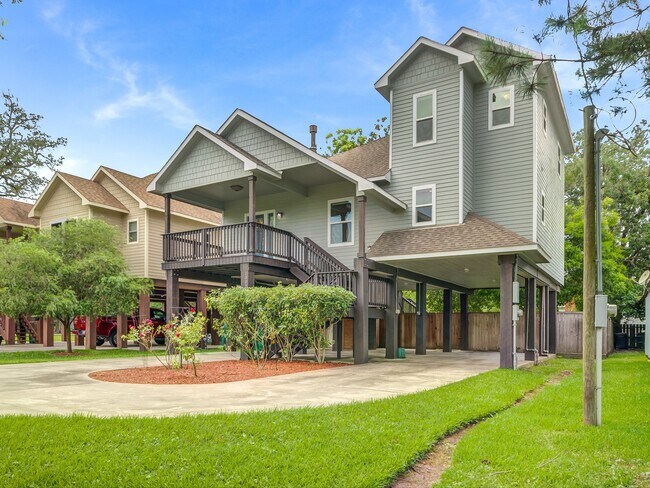 Foto del edificio - 1009 Bryan Ave