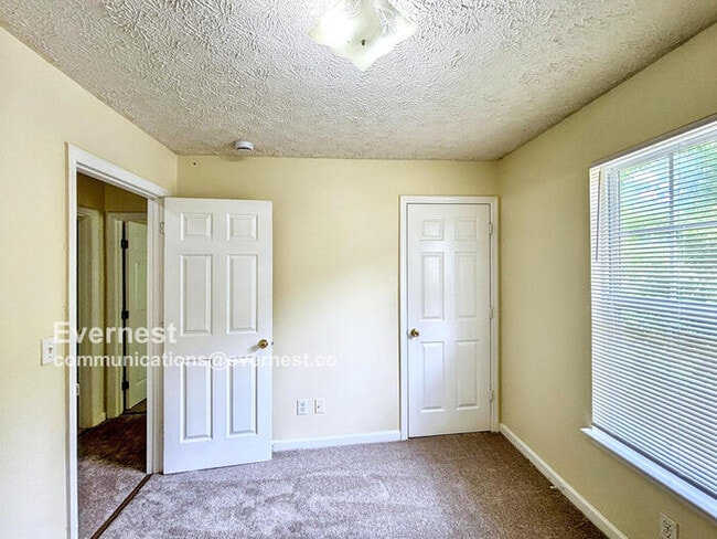 Building Photo - Charming 3-Bedroom Home in a Convenient Lo...