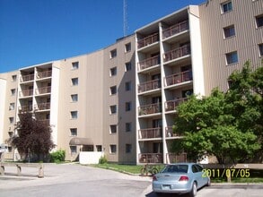 Building Photo - 3233 Silver Av