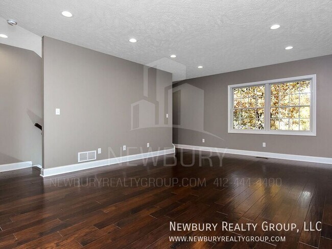 Foto del edificio - 155 Banksville Pl