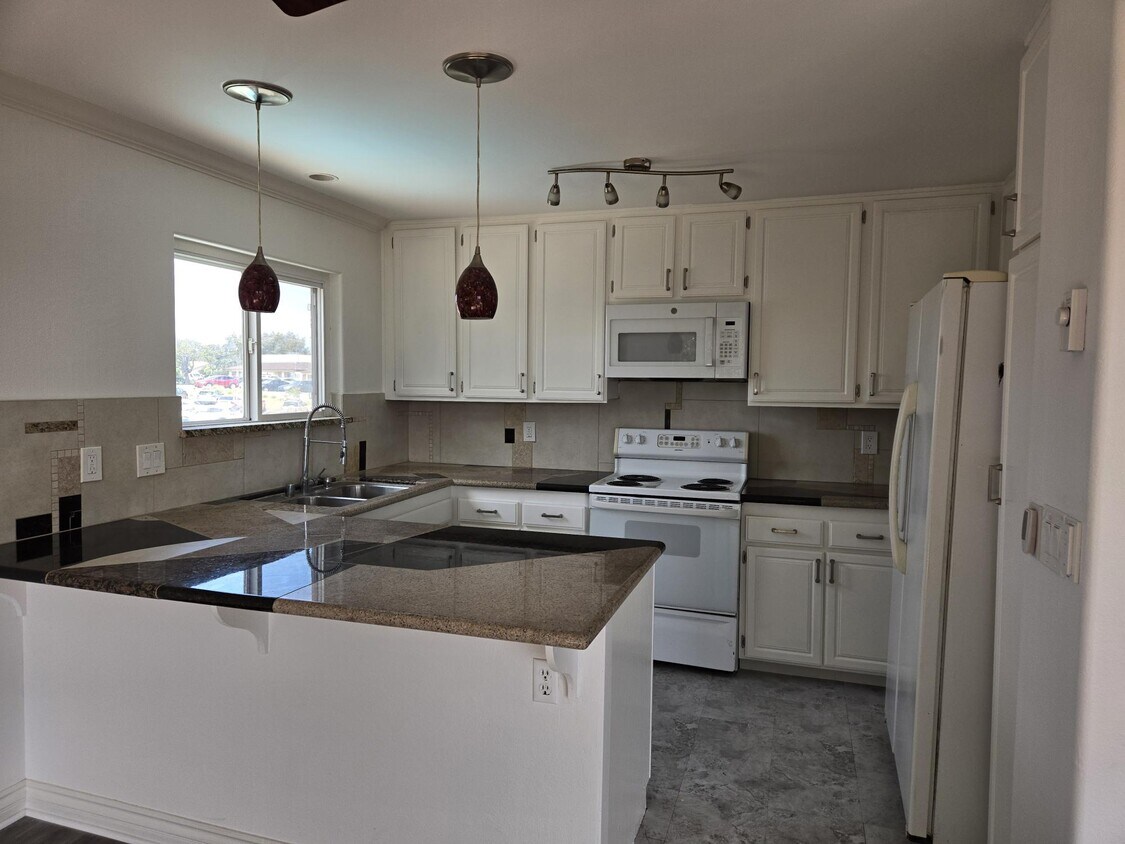 3672 Clairemont Dr Unit 3D, San Diego, CA 92117 Condo for Rent in San