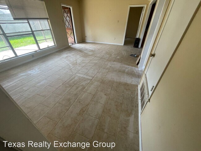 Building Photo - 4 br, 2 bath House - 7429 Piper