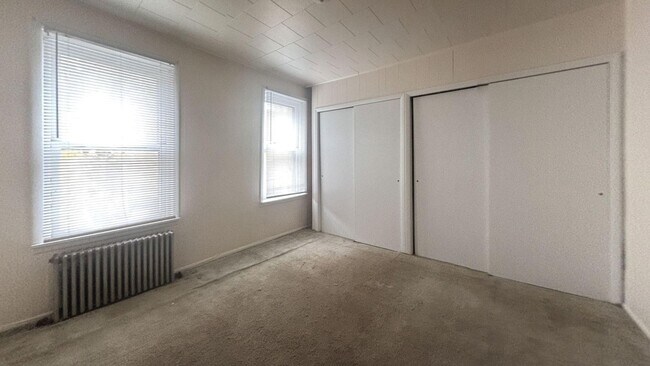 Building Photo - Charming 2-Bedroom with Classic Philly Charm