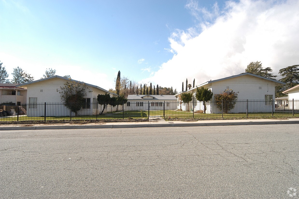 Building Photo - Sandlewood Apartments