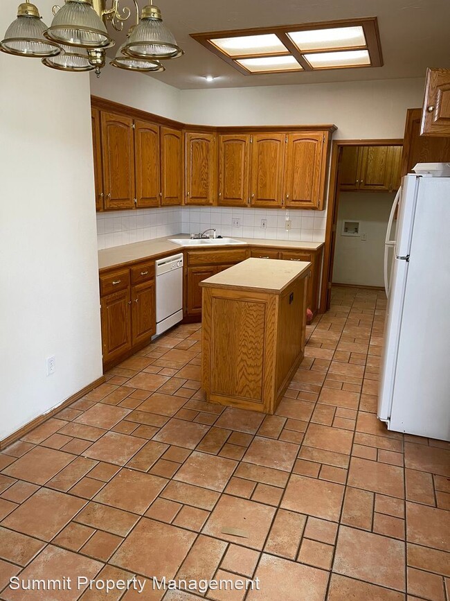 Building Photo - 3 br, 2 bath House - 2217 N. Burdick