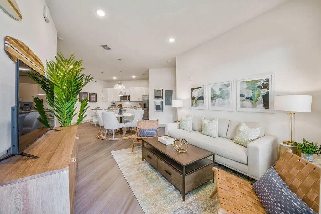 Foto principal - 7950 North Park Boulevard, Unit 2