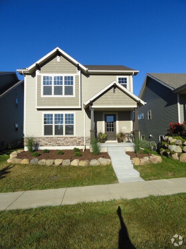 Building Photo - 634 Lone Oak Ln