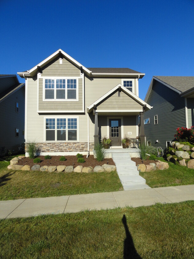 Primary Photo - 634 Lone Oak Ln