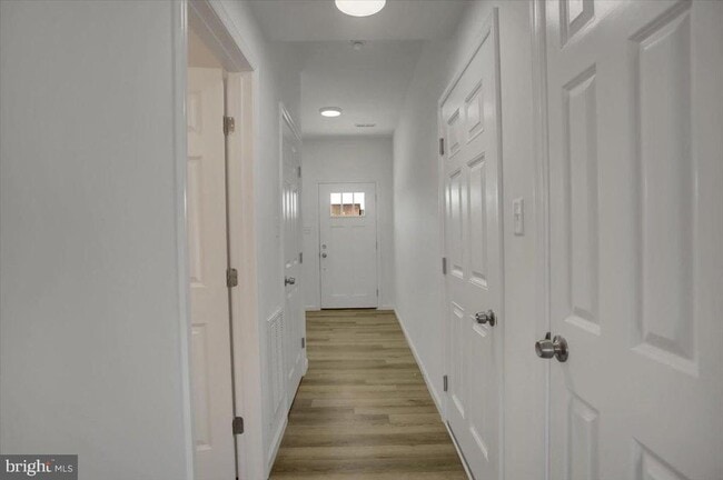 Building Photo - 301 Grandview Ave