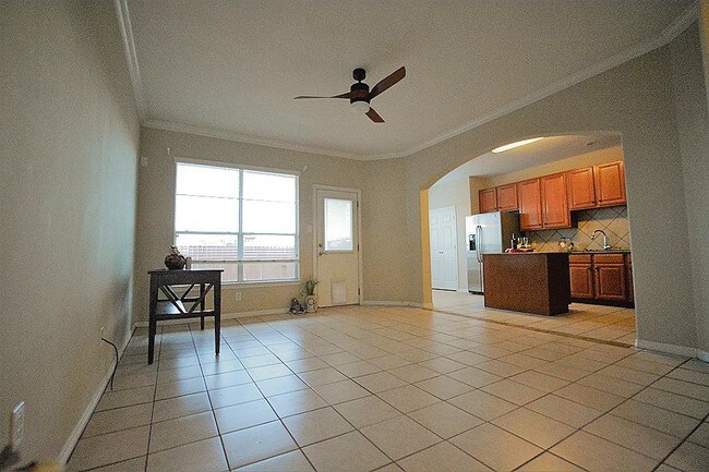 Building Photo - 20910 Sun Creek Dr