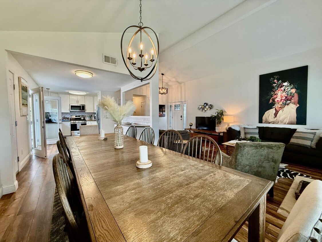 Foto principal - 1017 Carob Ct