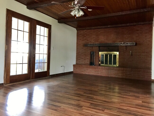 Foto del edificio - 414 Hillview Dr