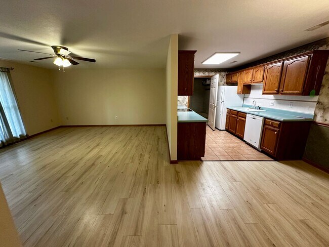 Foto del edificio - 3 Bedroom Home with Workshop in Boonville