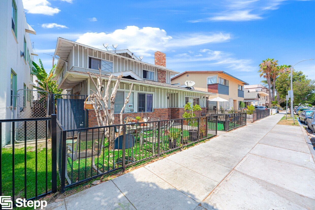 811 Gardenia Ave, Long Beach, CA 90813 Apartments 811 Gardenia Ave