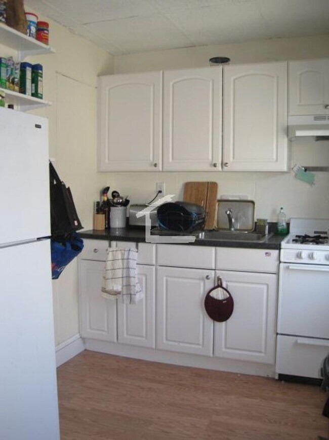 Building Photo - Apartment with a porch?