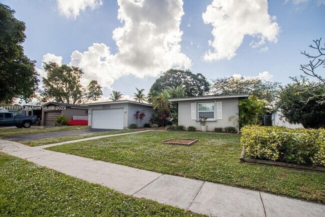 Building Photo - 9440 NW 23rd St