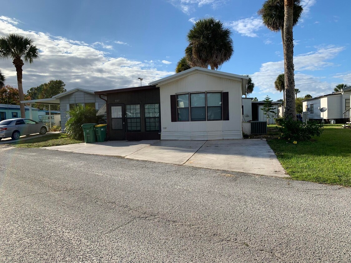 1107 Rainbow Cir, Eustis, FL 32726 House for Rent in Eustis, FL