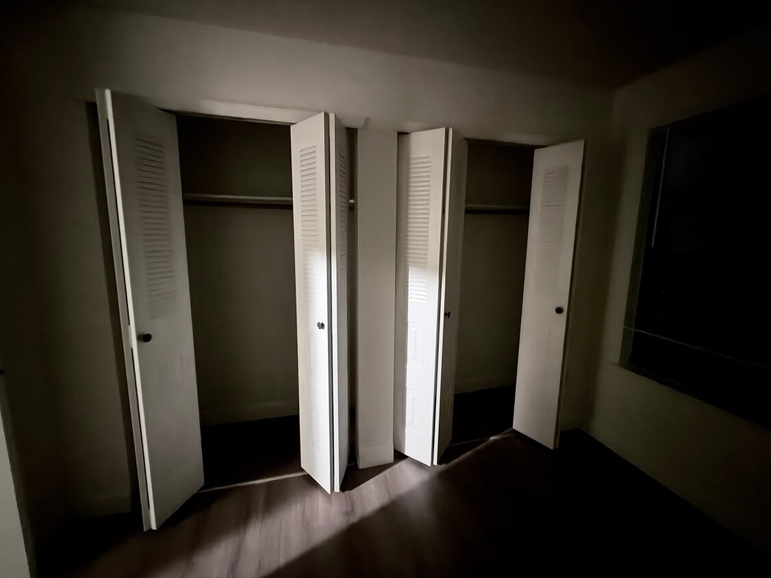 Primary Photo - 127 Irving Pl