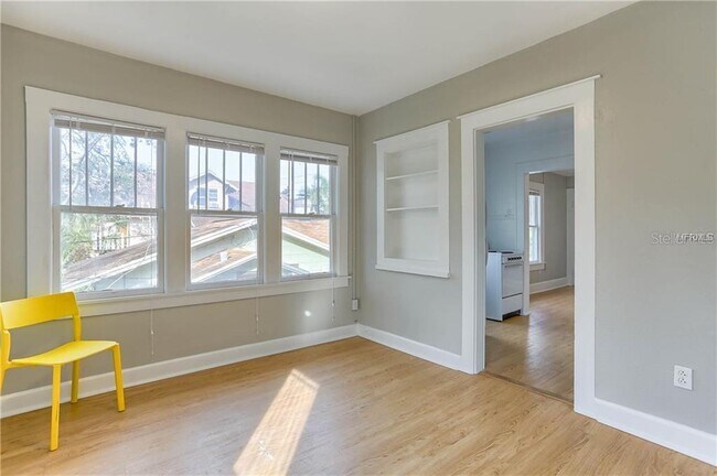 Foto del edificio - 144 9th Ave NE