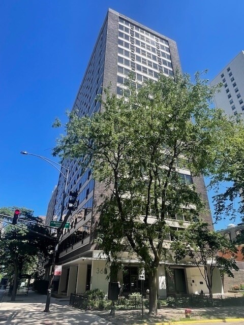 Building Photo - 360 W Wellington Ave