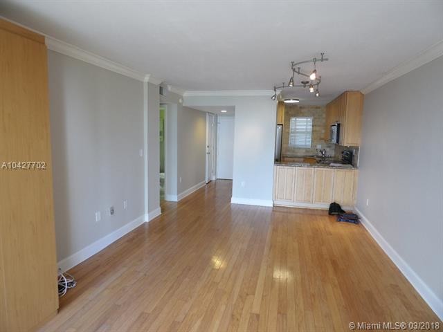 Foto del edificio - 600 NE 25th St