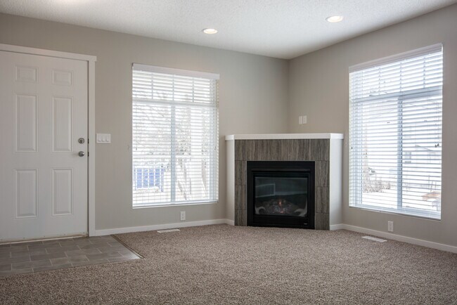 Building Photo - 4705-D-4749 49 Ave