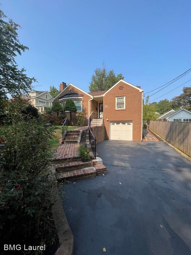 Primary Photo - 3 br, 2 bath House - 9003 3rd Ave