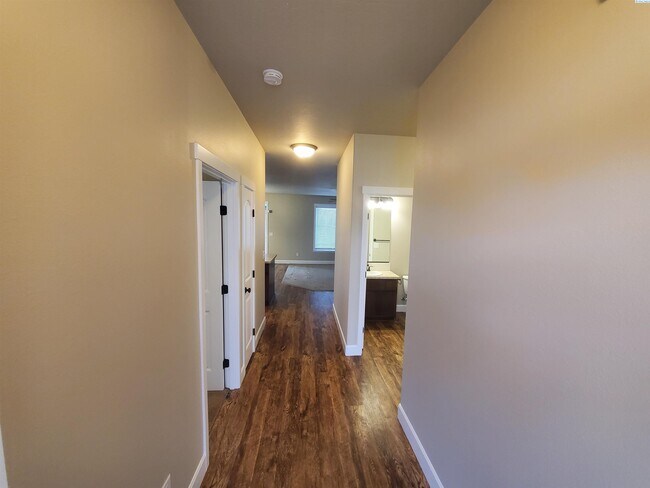Building Photo - For Rent: Sage Crest Subdivision