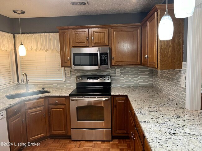 Foto del edificio - 8002 Castle Pines Ct