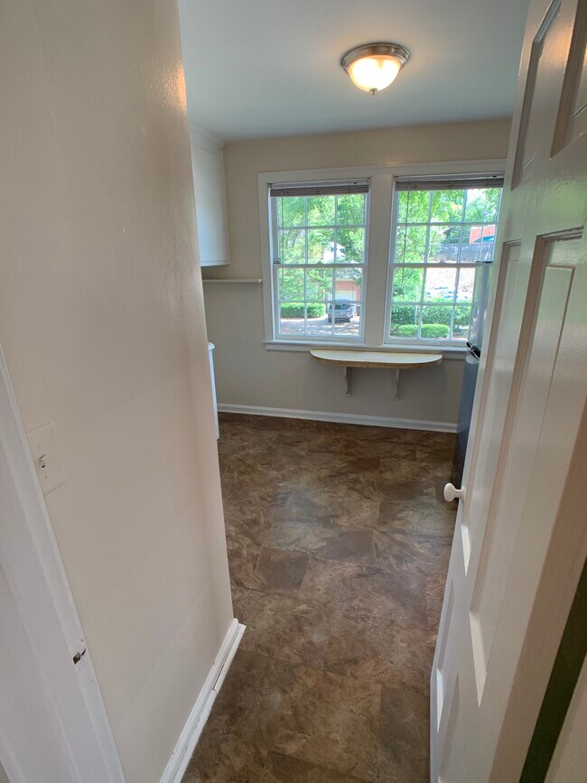 Building Photo - 2816 Fairway Dr