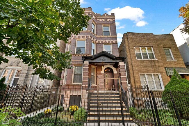 Building Photo - 2719 W Evergreen Ave