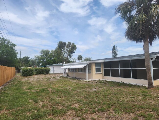 Foto del edificio - 5728 25th St W