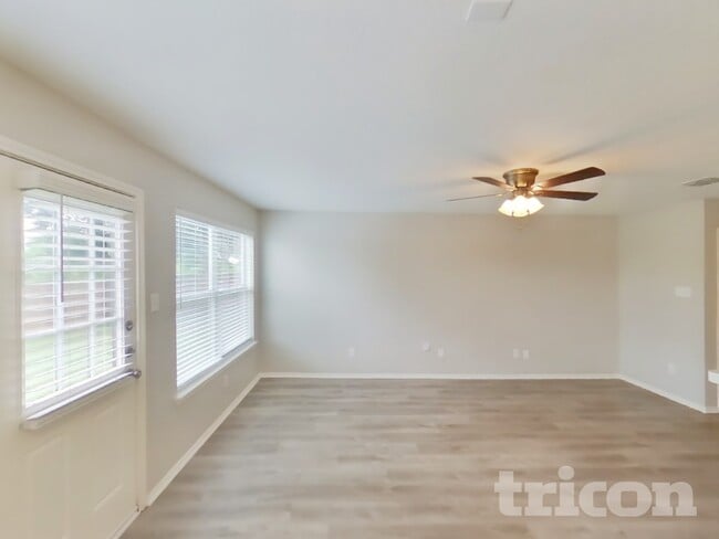 Building Photo - 1532 Pine Ln