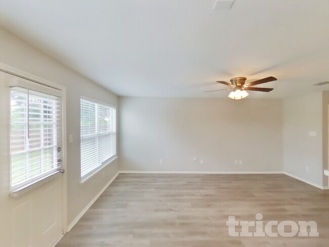 Foto del edificio - 1532 Pine Ln