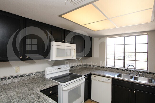 Building Photo - 839 S Westwood