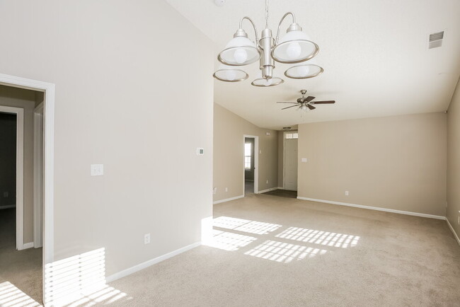 Foto del edificio - 4006 Salmon River Dr