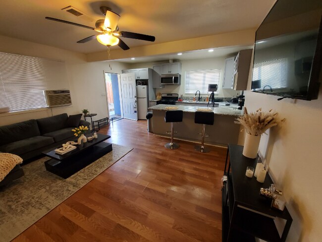 Foto del edificio - 9531 E Ave T-12