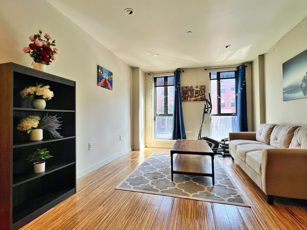 Primary Photo - 691 Massachusetts Ave