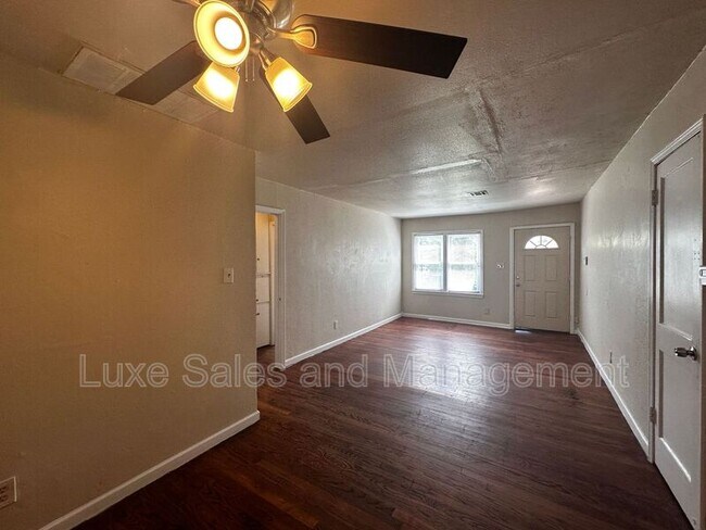 Building Photo - 209 W Jacobs Dr