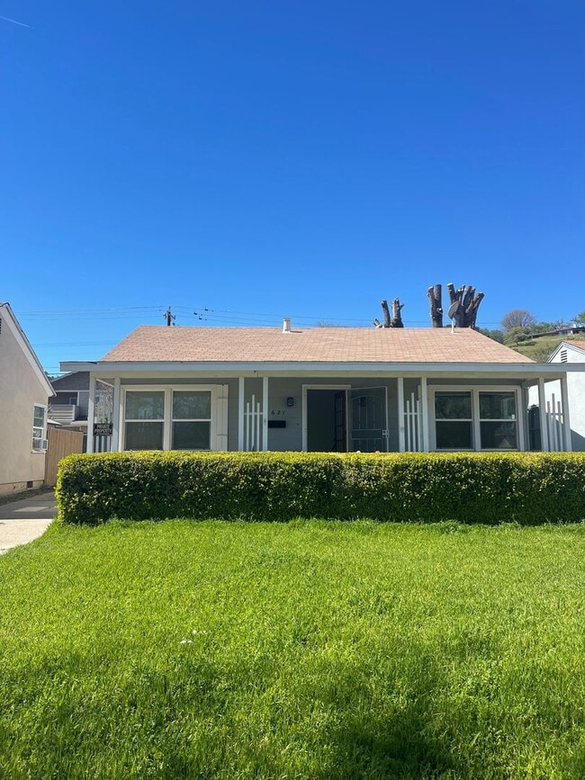 Building Photo - 615-621 Vine St