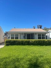 Building Photo - 615-621 Vine St