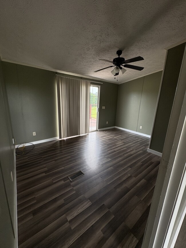 Foto del edificio - 623 Alex Hardwick Rd