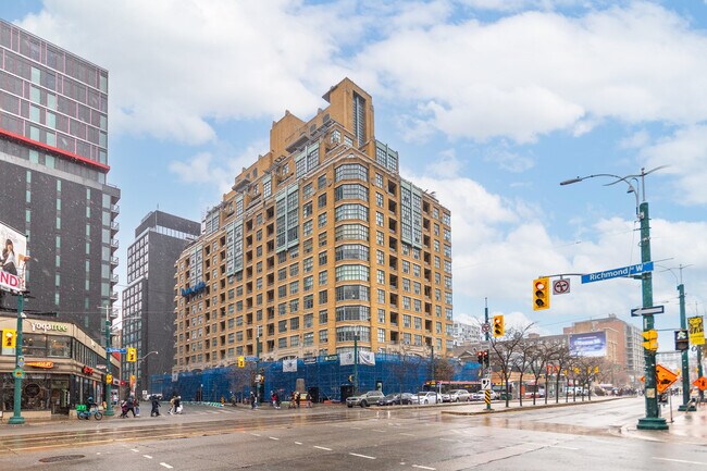 Building Photo - 438 Richmond St W