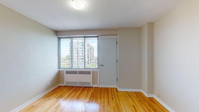 Building Photo - Trent & Kingsley