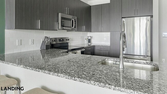 Foto del edificio - 2120 N Brevard St