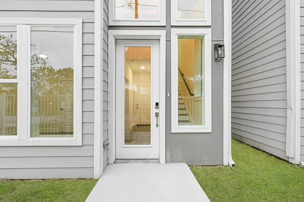 Primary Photo - 6713 St Augustine St