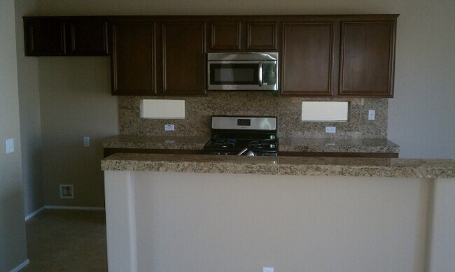 Foto del edificio - Nice 4 Bed 2.5 Bath home in Riverside! New Appliances! Call Today!